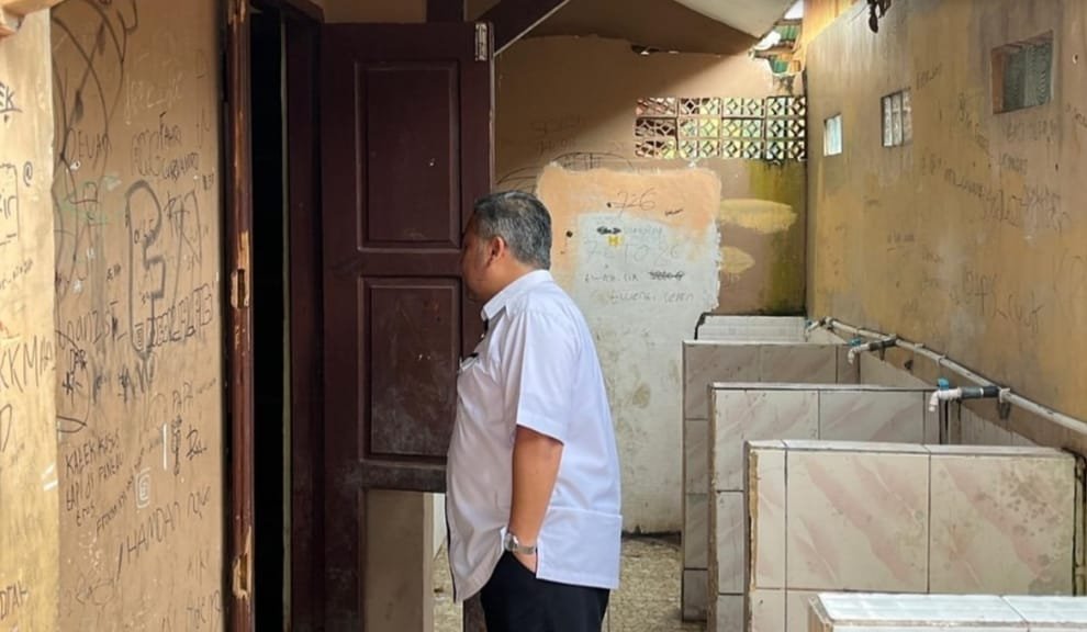 Kepala Dinas Pendidikan Kota Palembang, M. Affan Prapanca, meninjau langsung sekolah yang perlu diperbaiki