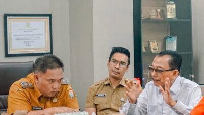 Pimpinan dan anggota Komisi II DPRD kota Palembang rapat tertutup di ruang rapat Kepala Bapenda