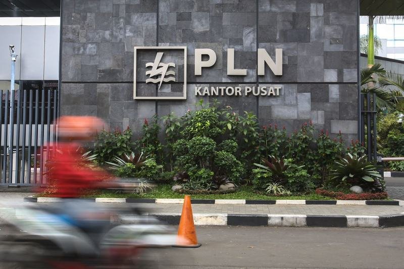 Tampak salah satu muka Kantor PLN Pusat yang berada di daerah Kebayoran Baru, Jakarta.