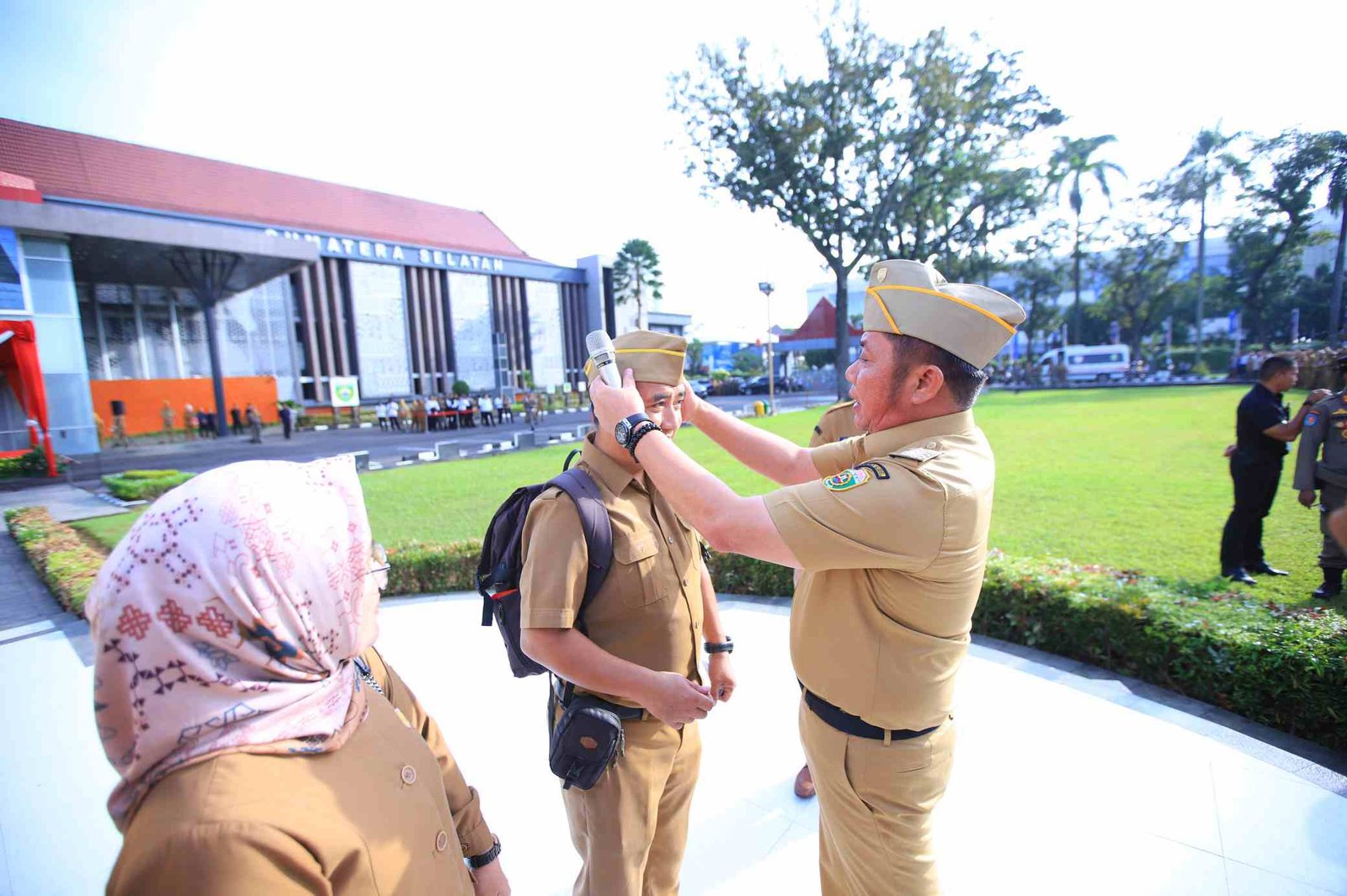 Herman Deru Turun Langsung Cek Atribut Pegawai