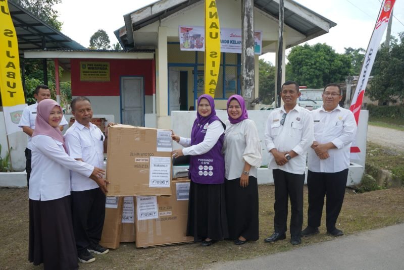 TP Posyandu Asahan Serahkan Bantuan Meja dan Kursi untuk Posyandu