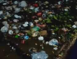Keluhan Warga Melihat Pemandangan Sungai Musi Malam Hari Dipenuhi Sampah
