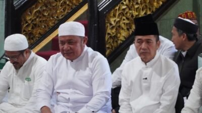 Gubernur Sumsel Herman Deru didampingi Walikota Palembang Ratu Dewa, saat menghadiri dan melepas ratusan jemah peringatan Haul Datuk Kiai Marogan ke 125 Tahun