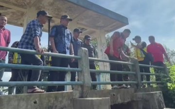 Bupati dan Wakil Bupati Ogan Komering Ulu (OKU) Timur turun langsung ke lokasi banjir