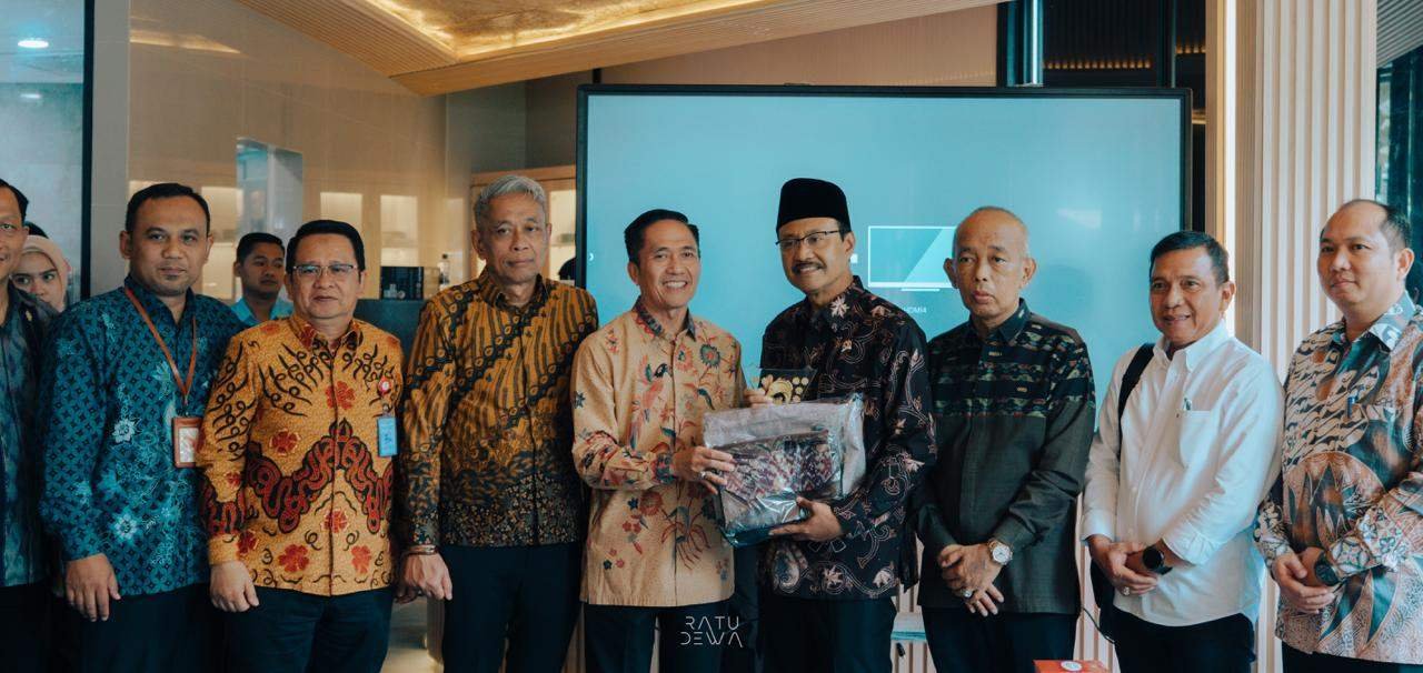 Wali Kota Palembang Ratu Dewa melakukan audiensi bersama Menteri Sosial Republik Indonesia Saifullah Yusuf