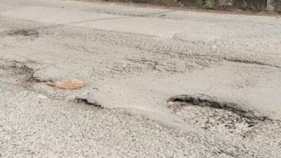 Lubang di Jalan Ki Marogan Kecamatan Kertapati kota Palembang