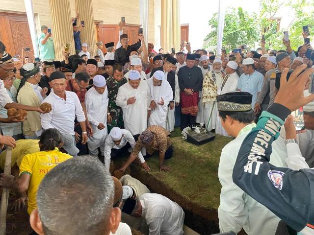 Gubernur Lepas Kepergian Almarhum H. Kms. Abdul Halim Ali, Tokoh Karismatik dan Dermawan Lintas Kalangan