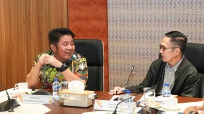 Gubernur Sumsel H. Herman Deru menerima audiensi Wali Kota Palembang Ratu Dewa beserta jajaran di Ruang Rapat Taman Kenten, Jumat (23/1/2026) malam.