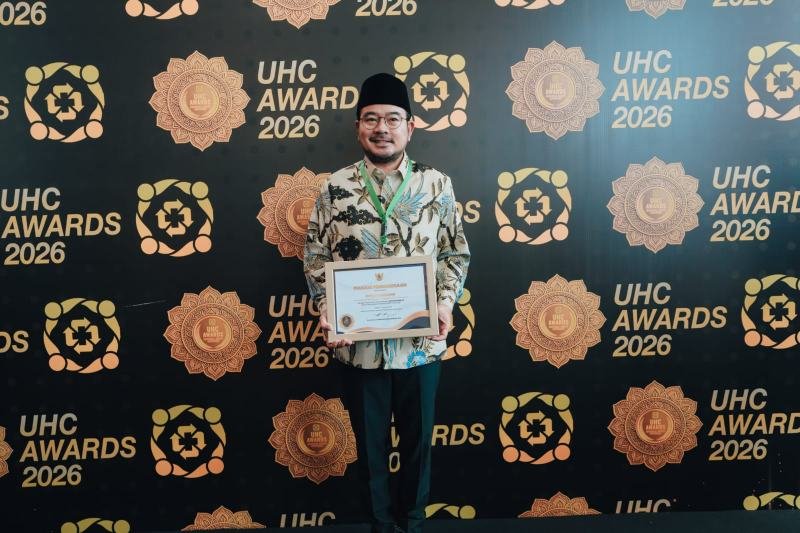 Wakil Wali Kota Prima Salam berhasil meraih penghargaan Universal Health Coverage (UHC) Awards 2026 kategori tingkat madya.