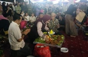 Warga Antusias Ikuti Makan Bersama Wakil Bupati Sidoarjo Mimik Idayana