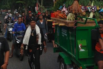 tradisi tahunan Memetri Deso