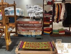 Tenun Tuan: Dari Warisan Keluarga Menuju Asa Pelestarian Budaya Palembang