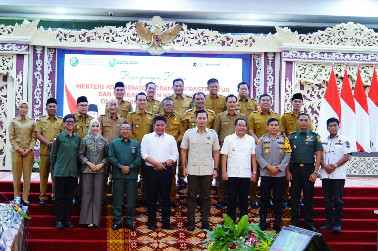 Bupati Muba H M Toha Tohet bersama jajaran kepala OPD dalam Rapat Koordinasi
