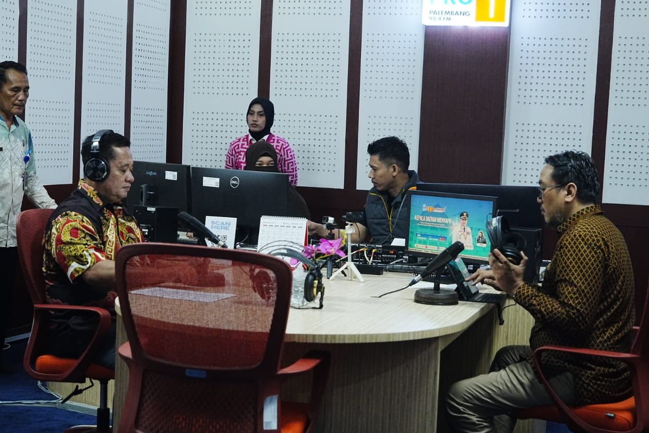 Bupati Banyuasin, Dr. H. Askolani, SH., MM menyapa warga Banyuasin via program Kepala Daerah Menyapa di Radio Pro 1