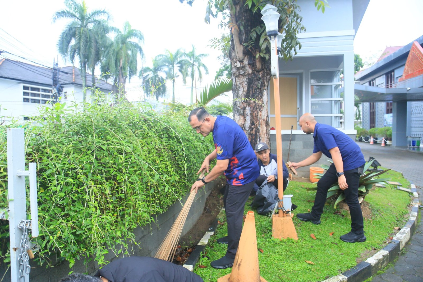 Sekda Sumsel Tinjau Pelaksanaan Gerakan Indonesia ASRI di Sejumlah OPD