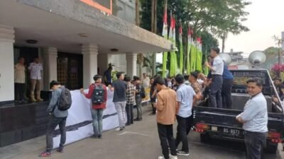 Masa KAMPB Minta Walikota Evaluasi Kadisdik Palembang