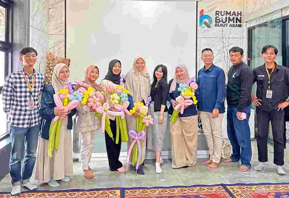 PTBA Ajak UMK Kembangkan Peluang Usaha Lewat Kreasi Bunga Balon