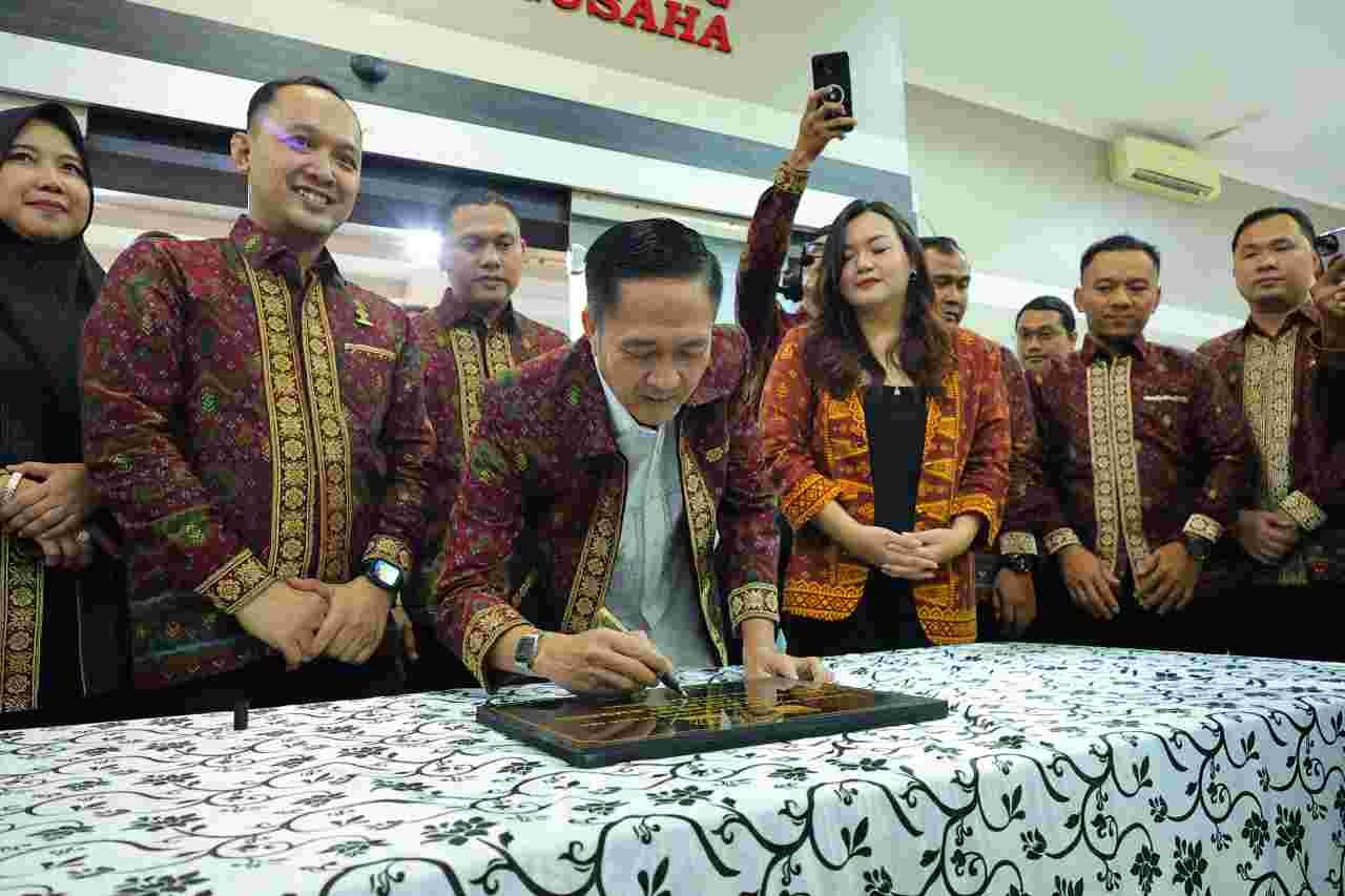 Wali Kota Ratu Dewa meresmikan Sekretariat Badan Pengurus Cabang (BPC) Himpunan Pengusaha Muda Indonesia (HIPMI) Kota Palembang Masa Bakti 2025–2028