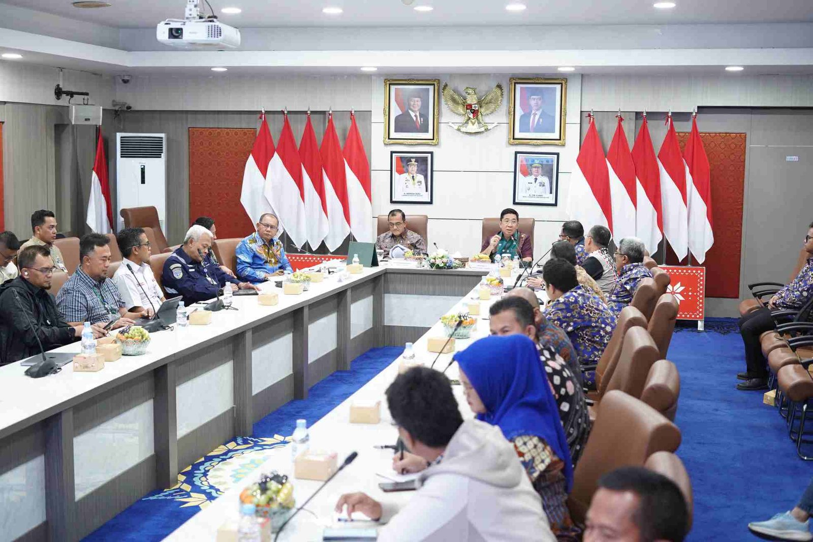 rapat koordinasi pembahasan perumusan draf Perjanjian Kerjasama (PKS) pembangunan Flyover JPL 99 pada perlintasan sebidang kereta api di Kabupaten Muara Enim. Rapat tersebut berlangsung di Ruang Rapat Bina Praja, Jumat (6/2/2026).