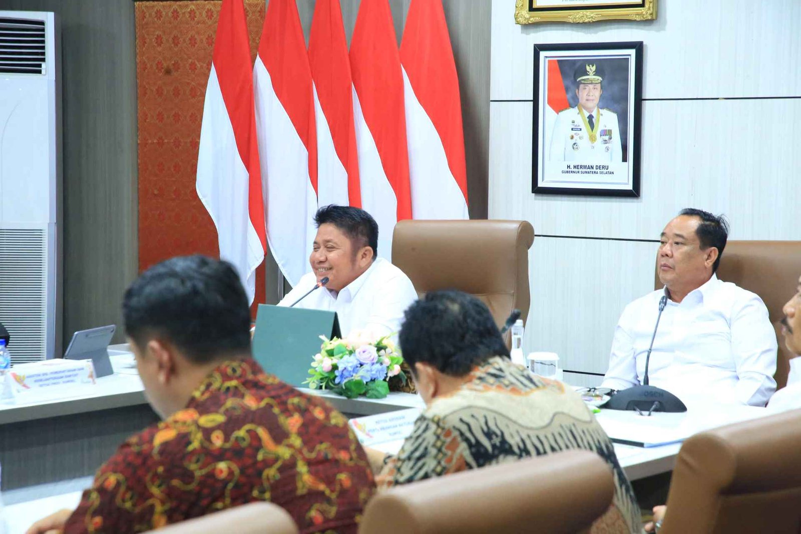 rapat percepatan pembangunan jalan khusus batubara yang digelar di Ruang Rapat Bina Praja, Senin (9/2/2026),