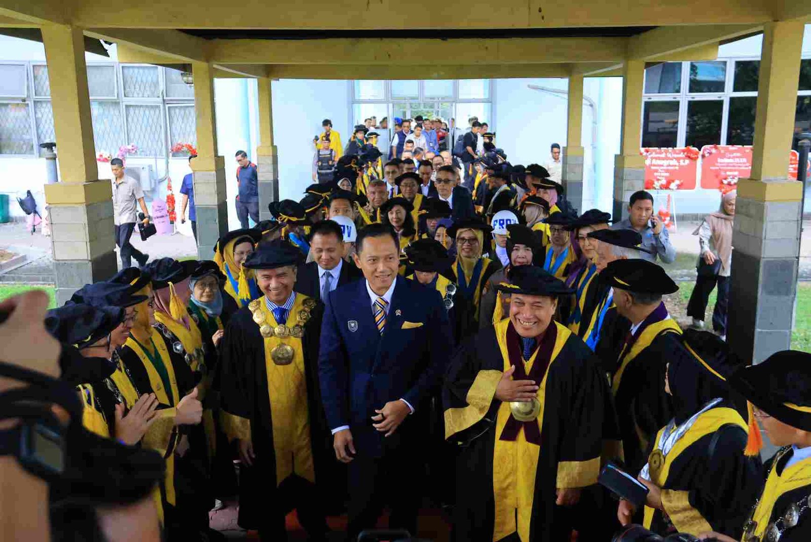 Menteri Koordinator (Menko) Bidang Infrastruktur dan Pembangunan Kewilayahan RI, Agus Harimurti Yudhoyono (AHY), menghadiri Wisuda ke-182 Universitas Sriwijaya (Unsri) di Indralaya, Kabupaten Ogan Ilir, Rabu (11/2/2026).