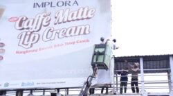 Satgas Infrastruktur dan Tata Ruang Jember Bersihkan Reklame Tak Berizin 