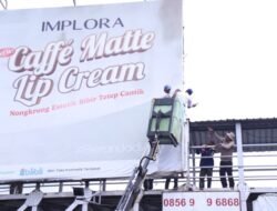 Ambil Sikap Tegas, Satgas Infrastruktur dan Tata Ruang Jember Bersihkan Reklame Tak Berizin 