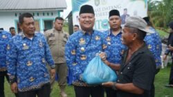 500 Paket Sembako Disalurkan untuk Warga Terdampak Banjir di Desa Sei Dua Hulu