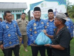 500 Paket Sembako Disalurkan untuk Warga Terdampak Banjir di Desa Sei Dua Hulu
