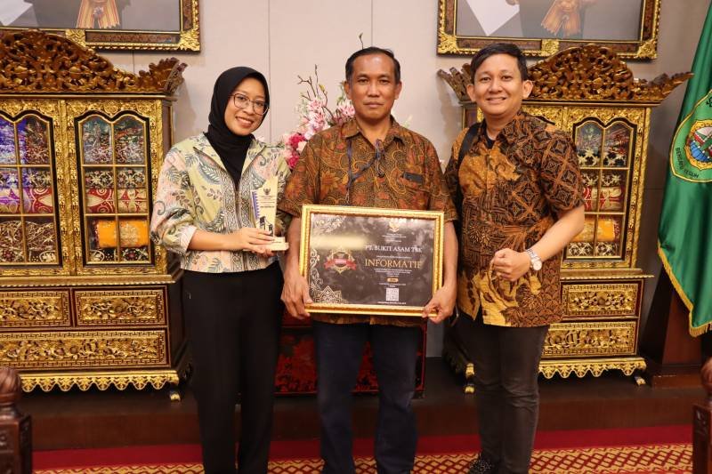 Komitmen Transparansi Berbuah Prestasi, PTBA Raih Anugerah Keterbukaan Informasi Publik 2025