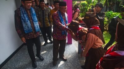 Sinergi Pusat dan Daerah, Menteri Abdul Mu’ti Resmikan Revitalisasi 124 Sekolah di Jember