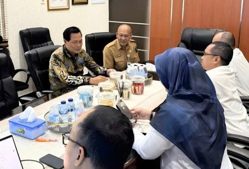 Bupati Muara Enim Edison saat berkoordinasi dengan Balai Besar Pelaksanaan Jalan Nasional (BBPJN) Sumatera Selatan pada Senin (23/2),