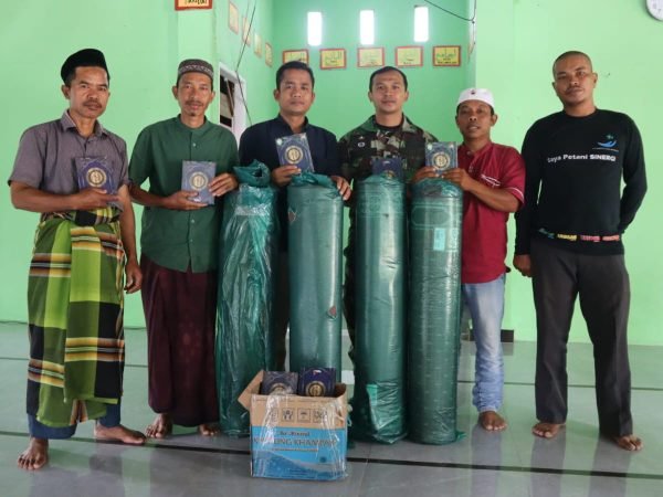 Masjid dan Pesantren Tetdampak Banjir di Agra Terima Bantuan Sajadah dan Al-Qur'an