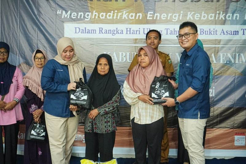 Sambut HUT ke-45, PTBA Kolaborasikan Bantuan Pangan dan Edukasi Gizi Pola Makan Sehat