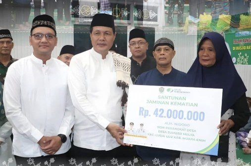 Bupati Serahkan Santunan Rp 42 Juta dan di Lubai Ulu