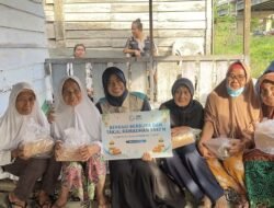 YBM PLN UID S2JB dan GENCAR Bagikan 300 Paket Buka Puasa dan Sahur untuk Warga Palembang