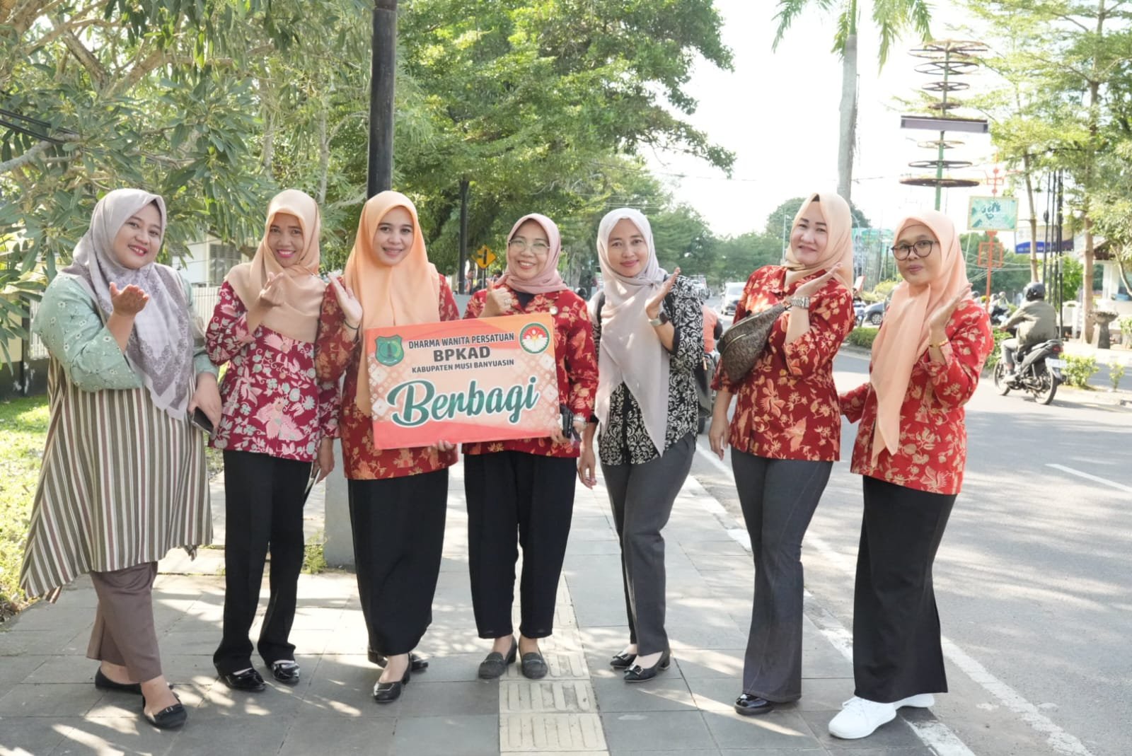 DWP BPKAD Muba Berbagi Takjil, Tebar Kepedulian di Bulan Penuh Berkah