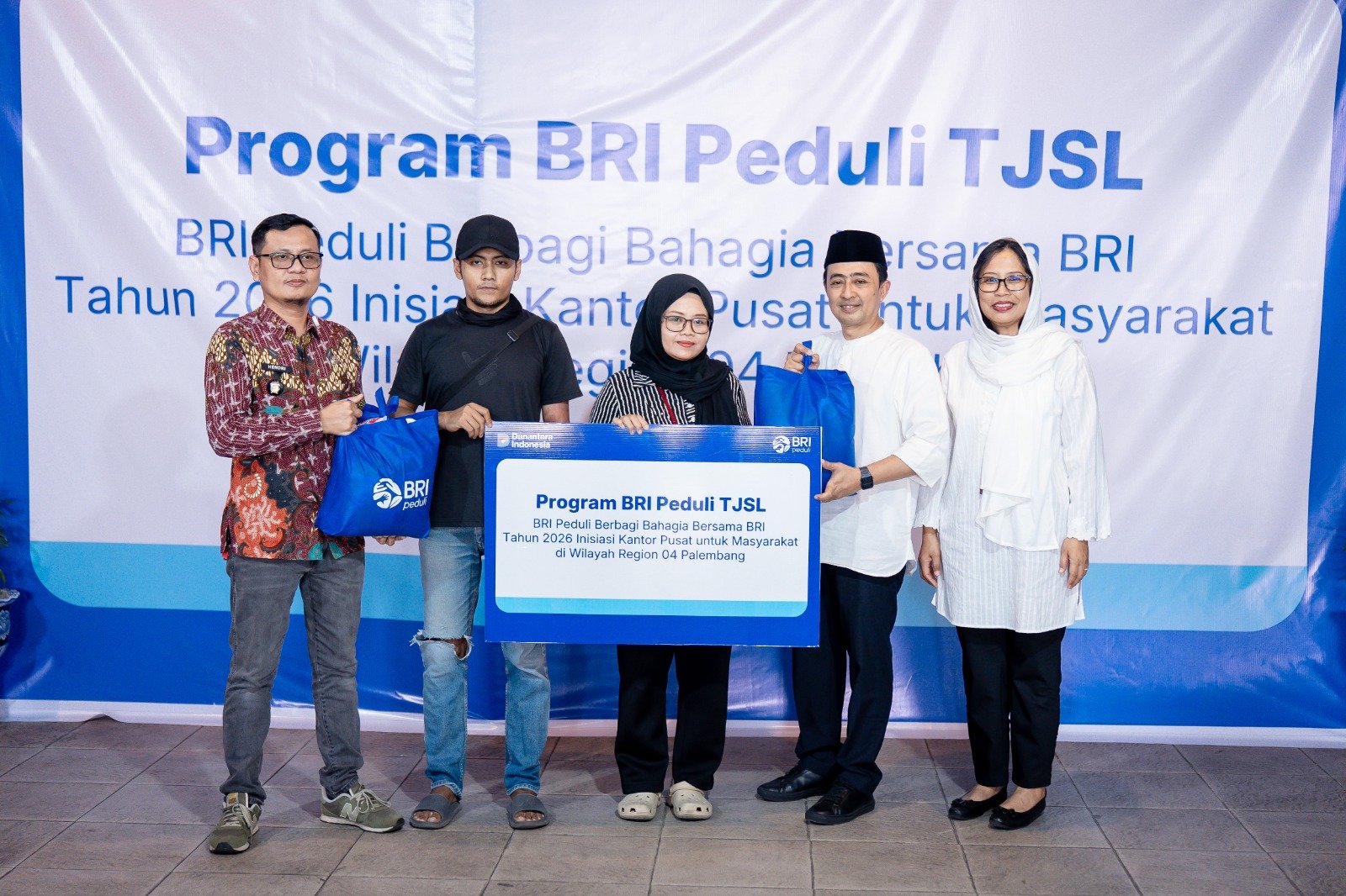 BRI Region 4 Palembang Salurkan Bantuan Sembako kepada Masyarakat dan CC Panti Asuhan