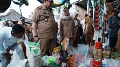 Pemerintah Kabupaten Banyuasin terjun langsung ke lapangan guna memantau pergerakan harga dan memastikan stok kebutuhan pokok tetap aman bagi masyarakat