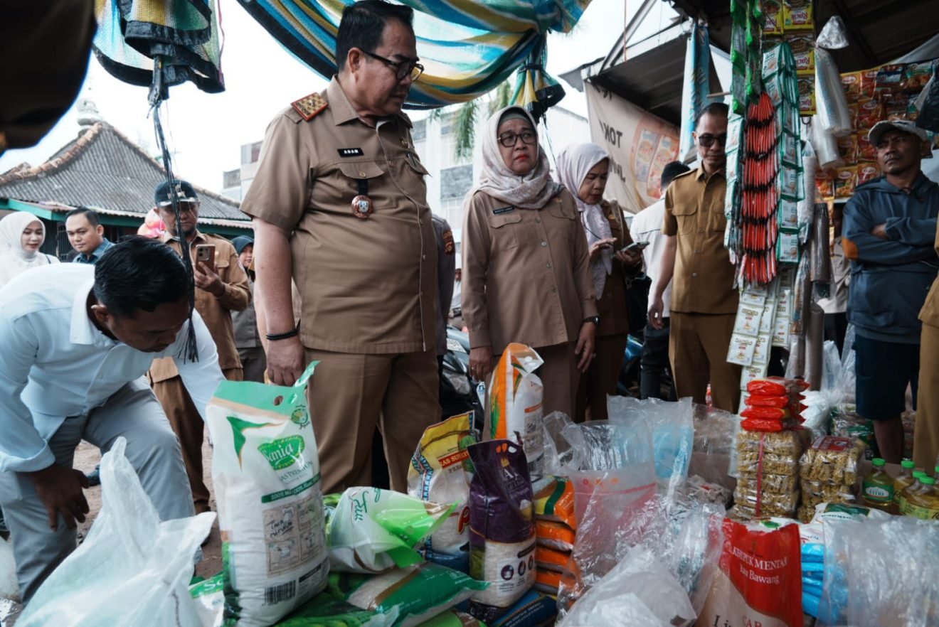 Pemerintah Kabupaten Banyuasin terjun langsung ke lapangan guna memantau pergerakan harga dan memastikan stok kebutuhan pokok tetap aman bagi masyarakat