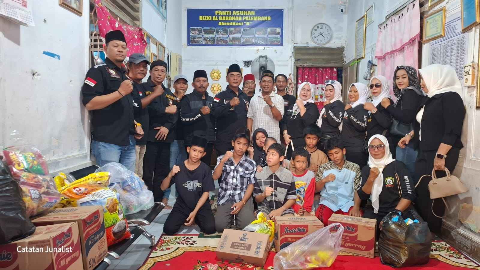 Dewan Pimpinan Pusat Djiwa Orang Semangat Sosial (D’Joss) menggelar aksi sosial dengan menyambangi Panti Asuhan Rizki Al Barokah Palembang yang beralamat di Jalan Anggrek No.613 RT.11, RW.04, Kelurahan 20 Ilir, Kecamatan Ilir Timur I, Palembang.