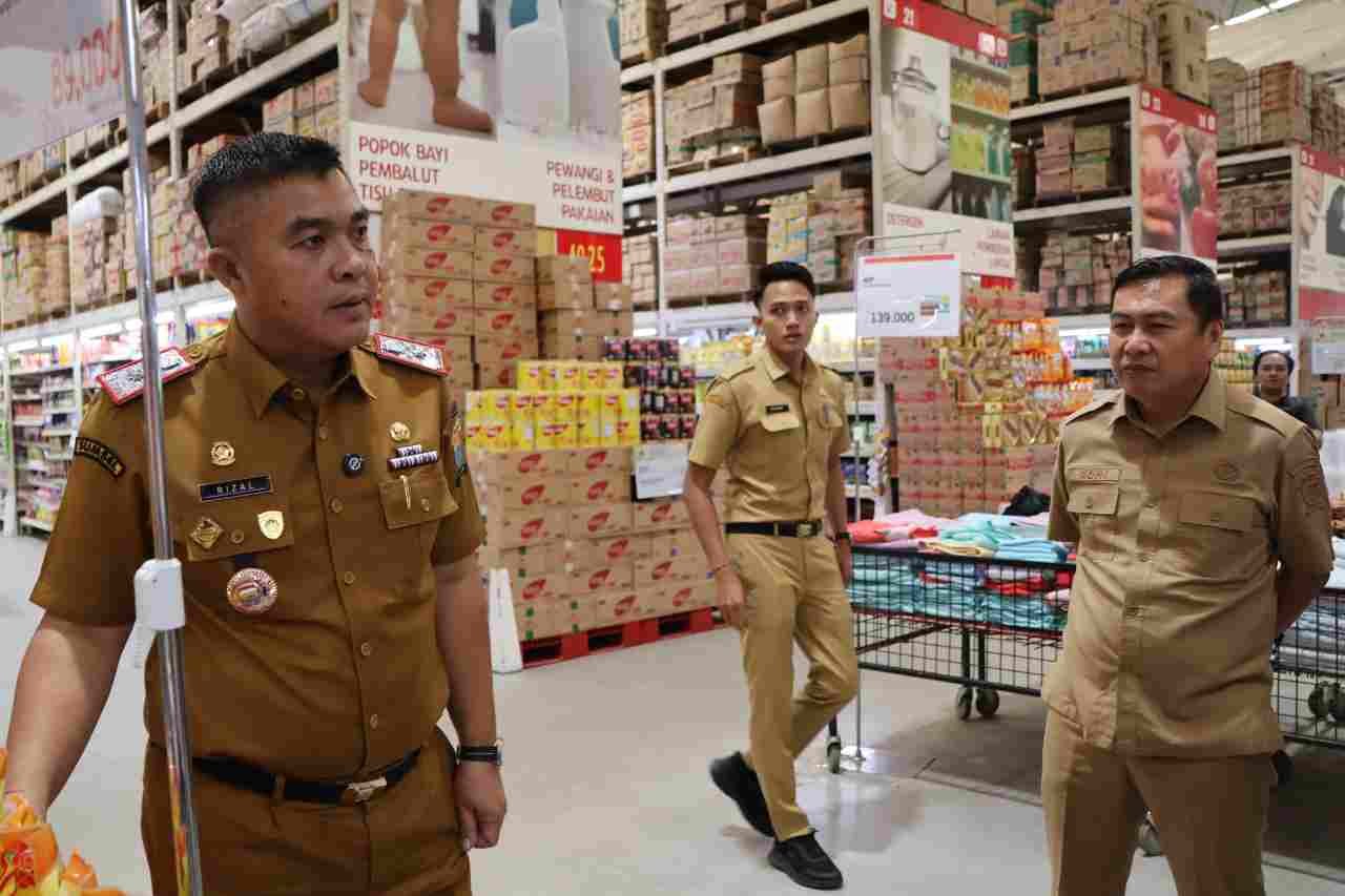 Sekda Aprizal Pimpin Sidak Pasar, Pastikan Stok Pangan Aman dan Harga Stabil Jelang Ramadan