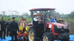 Dampingi Kapolri, Herman Deru Ikut Tanam Jagung Serentak di Ogan Ilir untuk Perkuat Ketahanan Pangan