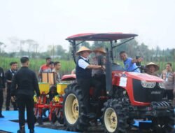 Dampingi Kapolri, Herman Deru Ikut Tanam Jagung Serentak di Ogan Ilir untuk Perkuat Ketahanan Pangan