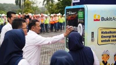 PTBA Luncurkan Reverse Vending Machine, Ubah Sampah Botol Plastik Jadi Rupiah
