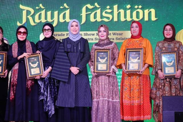 Feby Deru Hadirkan Parade Modest Wear Sambut Lebaran, Dekranasda Sumsel Gelar Fashion Show di Mall