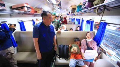 Wakil Gubernur Sumatera Selatan H. Cik Ujang secara resmi melepas peserta program Mudik Gratis Lebaran 1447 Hijriah