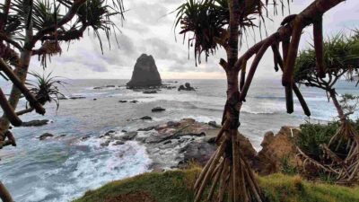Berkat Tiket Terintegrasi Pantai Papuma–Watu Ulo Jember Diserbu Ribuan Wisatawan