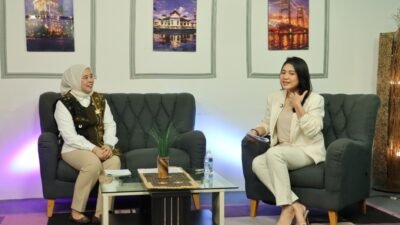 NARASUMBER---Ketua PMI Kota Palembang Dewi Sastrani, saat menjadi narasumber dalam program Halo Palembang di PalTV, Senin (6/4/2026). (FOTO: DINKOMINFO).