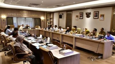 --Rapat kerja bersama jajaran Direksi PT Bank Sumsel Babel (BSB) di Gedung DPRD Provinsi Sumsel, Rabu (8/4/2026). (FOTO: HUMAS DPRD SUMSEL).